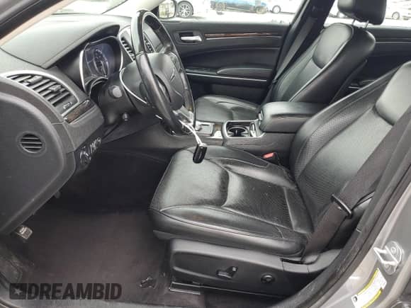 2018 Chrysler 300 Limited с VIN 2C3CCAEG7JH194155, выставлен на аукционе Copart как лот 46932554 с пробегом 48 504 миль миль и Списание • Salvage title. История ставок и продаж доступна на DreamBid. Изображение 7.