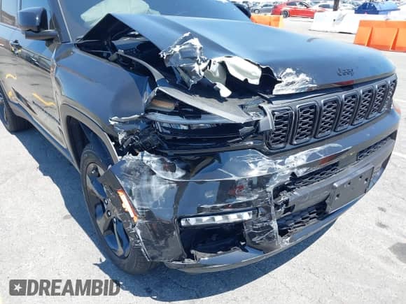 2025 Jeep Grand Cherokee Limited with VIN 1C4RJKBG1S8646906, listed as a IAAI auction lot 42466166 with 2,151 mi miles and . Bid and sale history available at DreamBid. Image 6.