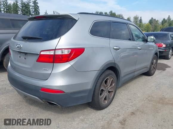 2016 Hyundai Santa Fe SE with VIN KM8SMDHF9GU162155, listed as a IAAI auction lot 43178113 with 148,621 mi miles and . Bid and sale history available at DreamBid. Image 4.