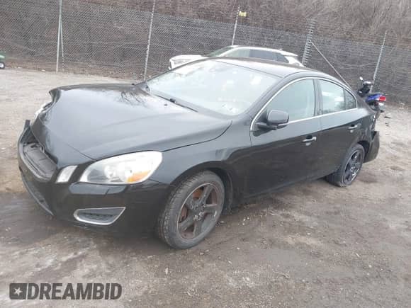 2013 Volvo S60 T5 с VIN YV1612FH8D2177819, выставлен на аукционе IAAI как лот 41504338 с пробегом Не указан миль и . История ставок и продаж доступна на DreamBid. Изображение 2.