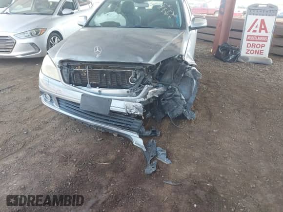 2008 Mercedes-Benz C 300 Sport z VIN WDDGF54X38R015493, wystawiony jako IAAI lot #43001278 z przebiegiem 154 226 mil mil oraz . Historia ofert i sprzedaży dostępna na DreamBid. Obrazek 6.