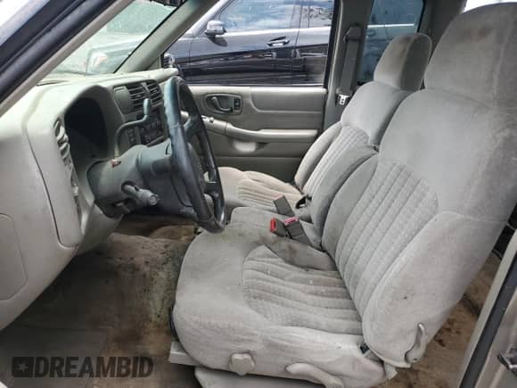 2002 Chevrolet S-10 LS with VIN 1GCCS19W128248718, listed as a Copart auction lot 64842935 with Not provided miles and Non repairable. Bid and sale history available at DreamBid. Image 7.