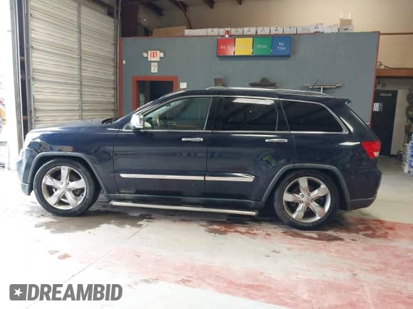 2012 Jeep Grand Cherokee Overland z VIN 1C4RJFCG1CC262788, wystawiony jako IAAI lot #43212743 z przebiegiem 211 731 mil mil oraz . Historia ofert i sprzedaży dostępna na DreamBid. Obrazek 14.