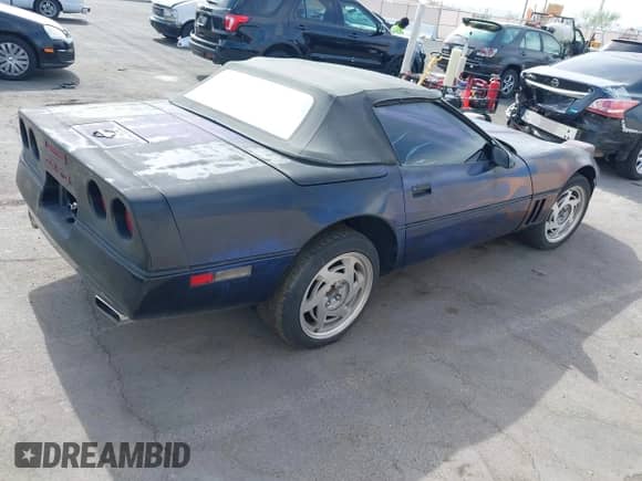 1988 Chevrolet Corvette с VIN 1G1YY3187J5105925, выставлен на аукционе IAAI как лот 42358878 с пробегом 204 801 миль миль и . История ставок и продаж доступна на DreamBid. Изображение 4.