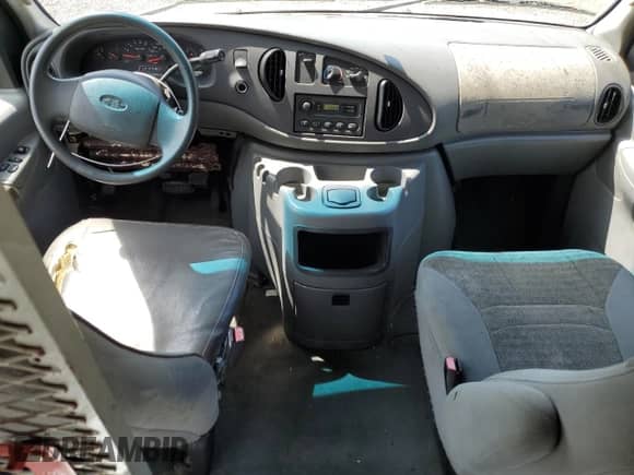 2004 Ford Econoline Cargo z VIN 1FTSE34LX4HB53489, wystawiony jako Copart lot #57730845 z przebiegiem 207 547 mil mil oraz Czysty tytuł • Clean title. Historia ofert i sprzedaży dostępna na DreamBid. Obrazek 8.