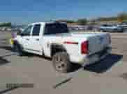 2008 Dodge 1500 SLT z VIN 1D7HU18NX8S632295, wystawiony jako IAAI lot #43440312 z przebiegiem 254 066 mil mil oraz . Historia ofert i sprzedaży dostępna na DreamBid. Obrazek 3.