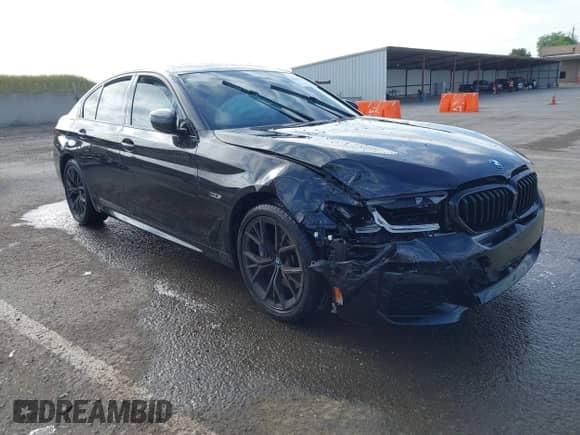 2023 BMW 5 Series 530e z VIN WBA13AG09PCL56556, wystawiony jako IAAI lot #42098427 z przebiegiem Nie podano mil oraz . Historia ofert i sprzedaży dostępna na DreamBid. Obrazek 1.