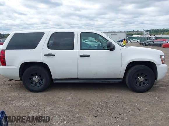 2010 Chevrolet Tahoe LS with VIN 1GNMCAE03AR230160, listed as a IAAI auction lot 43041513 with 183,210 mi miles and . Bid and sale history available at DreamBid. Image 13.
