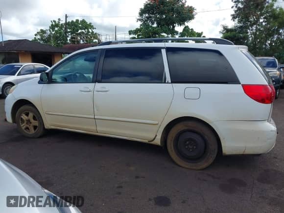 2010 Toyota Sienna CE с VIN 5TDKK4CC7AS324707, выставлен на аукционе IAAI как лот 42853782 с пробегом 196 862 миль миль и . История ставок и продаж доступна на DreamBid. Изображение 14.