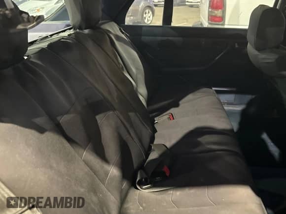 1984 Mercedes-Benz 500 с VIN WDBCA37A9EA027109, выставлен на аукционе Copart как лот 74401344 с пробегом 137 953 миль миль и Чистый • Clean title. История ставок и продаж доступна на DreamBid. Изображение 6.