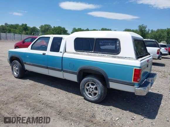 1996 Dodge Dakota with VIN 1B7GG23X5TS523974, listed as a IAAI auction lot 42430916 with 189,216 mi miles and . Bid and sale history available at DreamBid. Image 3.