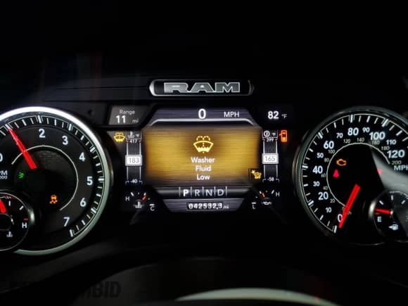 2024 Ram 1500 Laramie z VIN 1C6RREJT0RN220877, wystawiony jako Copart lot #63612485 z przebiegiem 42 532 mil mil oraz Czysty tytuł • Clean title. Historia ofert i sprzedaży dostępna na DreamBid. Obrazek 9.