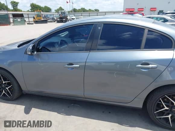2017 Volvo S60 Dynamic с VIN YV126MFL1H2436740, выставлен на аукционе IAAI как лот 42602343 с пробегом 136 760 миль миль и . История ставок и продаж доступна на DreamBid. Изображение 14.