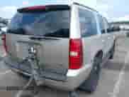 2007 Chevrolet Tahoe LTZ z VIN 1GNFK130X7R265057, wystawiony jako IAAI lot #42734796 z przebiegiem 202 776 mil mil oraz . Historia ofert i sprzedaży dostępna na DreamBid. Obrazek 12.