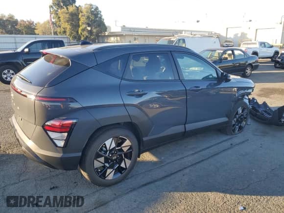 2024 Hyundai Kona SEL с VIN KM8HC3AB4RU070274, выставлен на аукционе Copart как лот 79359174 с пробегом 9 126 миль миль и Списание • Salvage title. История ставок и продаж доступна на DreamBid. Изображение 3.