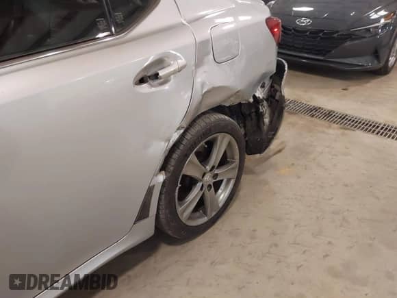 2012 Lexus IS 350 z VIN JTHBE5C23C5028675, wystawiony jako IAAI lot #41504992 z przebiegiem 152 577 mil mil oraz . Historia ofert i sprzedaży dostępna na DreamBid. Obrazek 18.