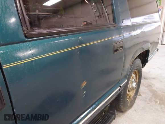 1997 Chevrolet Suburban с VIN 1GNFK16R5VJ439638, выставлен на аукционе IAAI как лот 43470424 с пробегом 145 866 миль миль и . История ставок и продаж доступна на DreamBid. Изображение 6.