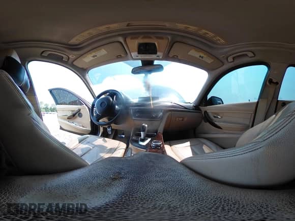 2014 BMW 3 Series 328i xDrive z VIN WBA3B3C51EJ982149, wystawiony jako IAAI lot #42897290 z przebiegiem 130 498 mil mil oraz . Historia ofert i sprzedaży dostępna na DreamBid. Obrazek 22.