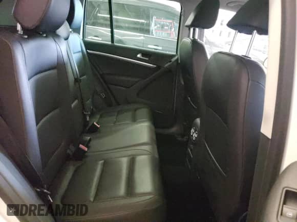 2017 Volkswagen Tiguan с VIN WVGHV7AX8HK506597, выставлен на аукционе Copart как лот 59624833 с пробегом 57 639 миль миль и . История ставок и продаж доступна на DreamBid. Изображение 11.