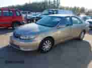 2005 Toyota Camry STD z VIN 4T1BE32K25U013371, wystawiony jako IAAI lot #43400260 z przebiegiem 100 723 mil mil oraz . Historia ofert i sprzedaży dostępna na DreamBid. Obrazek 2.