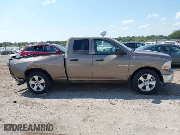 2009 Dodge 1500 SLT с VIN 1D3HB18T49S754044, выставлен на аукционе IAAI как лот 43208635 с пробегом 246 377 миль миль и . История ставок и продаж доступна на DreamBid. Изображение 13.