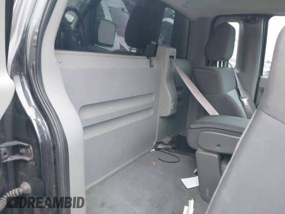 2007 Ford F-150 XLT z VIN 1FTRF02547KC32128, wystawiony jako IAAI lot #41616768 z przebiegiem 144 218 mil mil oraz . Historia ofert i sprzedaży dostępna na DreamBid. Obrazek 8.