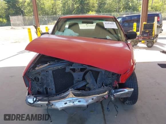 2000 Chevrolet S-10 LS with VIN 1GCCS19W1YK138182, listed as a IAAI auction lot 42454601 with 234,700 mi miles and . Bid and sale history available at DreamBid. Image 13.