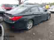 2014 Hyundai Sonata GLS z VIN 5NPEB4AC9EH836724, wystawiony jako IAAI lot #42043497 z przebiegiem 68 962 mil mil oraz . Historia ofert i sprzedaży dostępna na DreamBid. Obrazek 4.