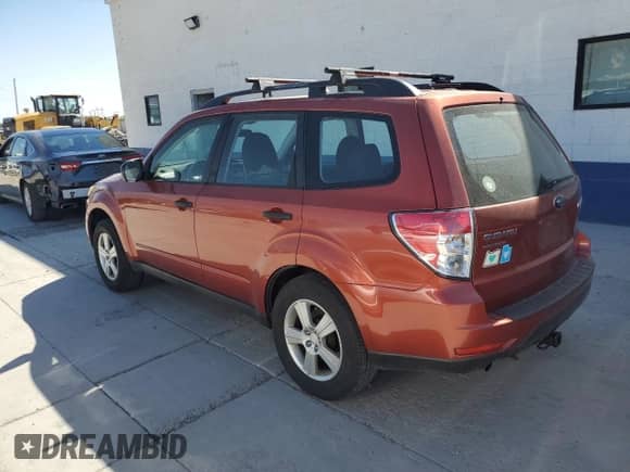 2011 Subaru Forester X z VIN JF2SHABC3BG703456, wystawiony jako Copart lot #66905575 z przebiegiem 153 129 mil mil oraz Czysty tytuł • Clean title. Historia ofert i sprzedaży dostępna na DreamBid. Obrazek 2.