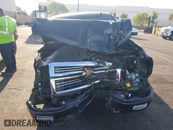 2014 Chevrolet Silverado 1500 High Country z VIN 3GCPCTEC2EG406164, wystawiony jako IAAI lot #42293653 z przebiegiem 44 351 mil mil oraz . Historia ofert i sprzedaży dostępna na DreamBid. Obrazek 13.