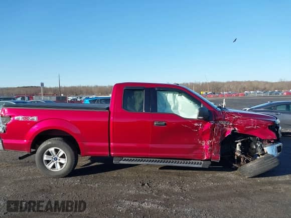 2018 Ford F-150 XL z VIN 1FTEX1EB3JFA21375, wystawiony jako IAAI lot #41517176 z przebiegiem 123 198 mil mil oraz . Historia ofert i sprzedaży dostępna na DreamBid. Obrazek 13.