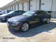 2011 BMW 3 Series 328i z VIN WBADW7C51BE726386, wystawiony jako Copart lot #80706055 z przebiegiem 82 562 mil mil oraz Czysty tytuł • Clean title. Historia ofert i sprzedaży dostępna na DreamBid. Obrazek 1.