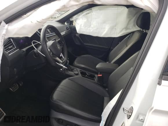 2024 Volkswagen Tiguan SE R-Line Black с VIN 3VV8B7AX6RM073953, выставлен на аукционе Copart как лот 70685835 с пробегом 11 419 миль миль и Списание • Salvage title. История ставок и продаж доступна на DreamBid. Изображение 7.