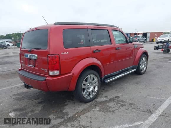 2010 Dodge Nitro with VIN 1D4PU5GX5AW103290, listed as a IAAI auction lot 43265978 with 125,511 mi miles and . Bid and sale history available at DreamBid. Image 4.