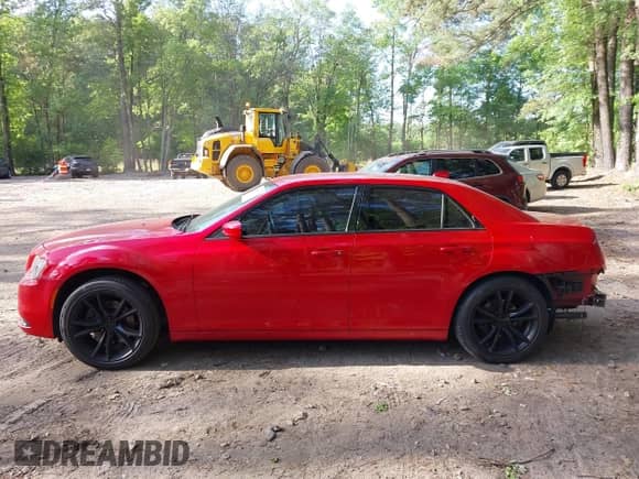 2017 Chrysler 300 S с VIN 2C3CCAGG5HH512359, выставлен на аукционе IAAI как лот 42287332 с пробегом 115 052 миль миль и . История ставок и продаж доступна на DreamBid. Изображение 15.