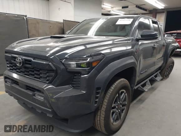 2024 Toyota Tacoma SR5 z VIN 3TMLB5JN7RM065128, wystawiony jako IAAI lot #42327526 z przebiegiem 8 385 mil mil oraz . Historia ofert i sprzedaży dostępna na DreamBid. Obrazek 17.