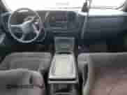 2001 Chevrolet Silverado 2500 с VIN 1GCGK29U11Z112913, выставлен на аукционе Copart как лот 52172695 с пробегом 340 607 миль миль и Списание • Salvage title. История ставок и продаж доступна на DreamBid. Изображение 8.