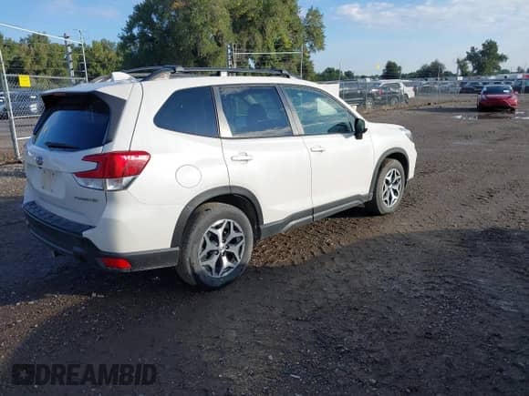 2020 Subaru Forester Premium z VIN JF2SKAGC7LH599138, wystawiony jako IAAI lot #43224988 z przebiegiem 61 422 mil mil oraz . Historia ofert i sprzedaży dostępna na DreamBid. Obrazek 4.