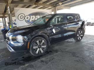2025 Mitsubishi Outlander SE z VIN JA4J4VA89SZ030701, wystawiony jako Copart lot #83843965 z przebiegiem 12 487 mil mil oraz Szkoda całkowita • Salvage title. Historia ofert i sprzedaży dostępna na DreamBid. Obrazek 1.