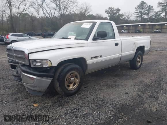 2000 Dodge 1500 with VIN 1B7HC16Y9YS512370, listed as a IAAI auction lot 41859120 with 203,343 mi miles and . Bid and sale history available at DreamBid. Image 2.