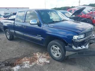 2002 Chevrolet Silverado 1500 LS with VIN 2GCEC19T921276930, listed as a IAAI auction lot 42705421 with 262,998 mi miles and . Bid and sale history available at DreamBid. Image 1.