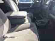 2005 Dodge 2500 SLT z VIN 3D7KS28C25G844501, wystawiony jako IAAI lot #42176860 z przebiegiem 238 386 mil mil oraz . Historia ofert i sprzedaży dostępna na DreamBid. Obrazek 5.