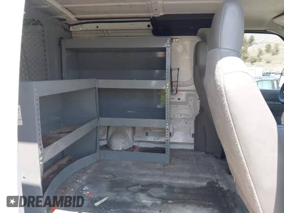 2011 Ford Econoline Cargo Commercial z VIN 1FTNS2EW8BDA45160, wystawiony jako IAAI lot #42143028 z przebiegiem 244 352 mil mil oraz . Historia ofert i sprzedaży dostępna na DreamBid. Obrazek 8.