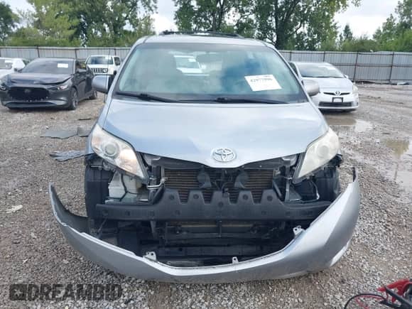 2013 Toyota Sienna XLE AAS with VIN 5TDYK3DC5DS402358, listed as a IAAI auction lot 42977996 with 255,420 mi miles and . Bid and sale history available at DreamBid. Image 13.