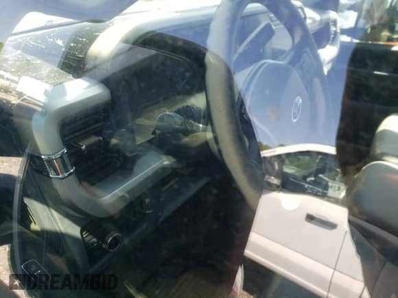 2023 Ford F-250 XL z VIN 1FTBF2BAXPED77456, wystawiony jako Copart lot #52188825 z przebiegiem Nie podano mil oraz Szkoda całkowita • Salvage title. Historia ofert i sprzedaży dostępna na DreamBid. Obrazek 9.