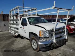 2012 Chevrolet Silverado 2500HD Work Truck z VIN 1GC0CVCG8CF178561, wystawiony jako Copart lot #82320235 z przebiegiem 132 393 mil mil oraz Szkoda całkowita • Salvage title. Historia ofert i sprzedaży dostępna na DreamBid. Obrazek 4.