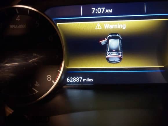 2018 Nissan Murano SV z VIN 5N1AZ2MG7JN175827, wystawiony jako IAAI lot #41764645 z przebiegiem 62 887 mil mil oraz . Historia ofert i sprzedaży dostępna na DreamBid. Obrazek 7.