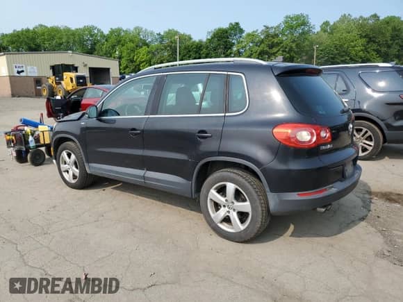 2010 Volkswagen Tiguan с VIN WVGBV9AX9AW530794, выставлен на аукционе Copart как лот 59271805 с пробегом 44 321 миль миль и Списание • Salvage title. История ставок и продаж доступна на DreamBid. Изображение 2.
