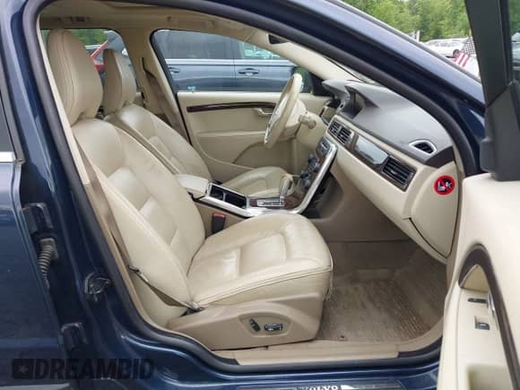 2012 Volvo XC70 T6 z VIN YV4902BZ8C1133227, wystawiony jako IAAI lot #42369598 z przebiegiem 176 092 mil mil oraz . Historia ofert i sprzedaży dostępna na DreamBid. Obrazek 5.