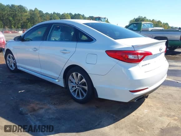 2015 Hyundai Sonata Limited with VIN 5NPE34AF2FH124029, listed as a IAAI auction lot 43447325 with 209,523 mi miles and . Bid and sale history available at DreamBid. Image 3.